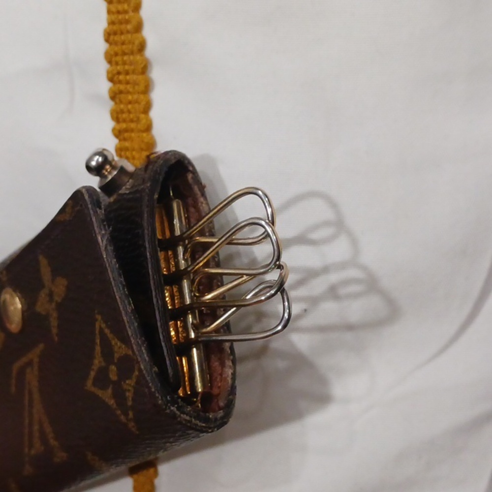 Louis Vuitton Brown and Gold Monogram Key Case - Picture 8 of 14